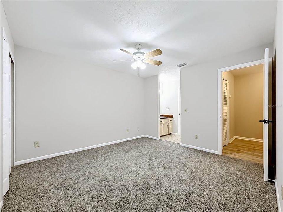 For Rent: $1,300 (2 beds, 1 baths, 1260 Square Feet)