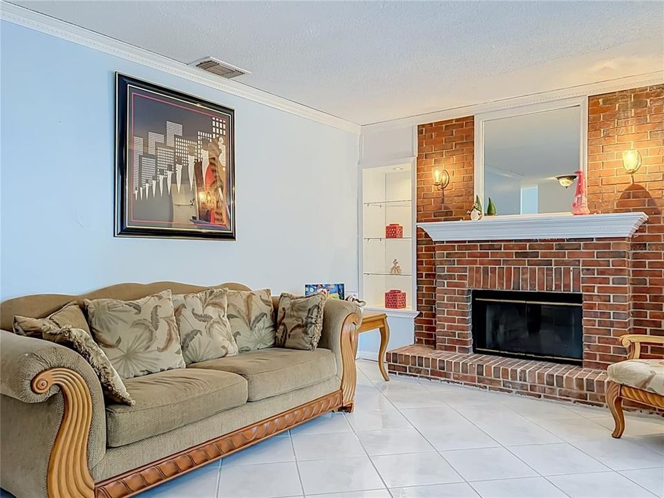 En Venta: $459,000 (4 camas, 2 baños, 1857 Pies cuadrados)