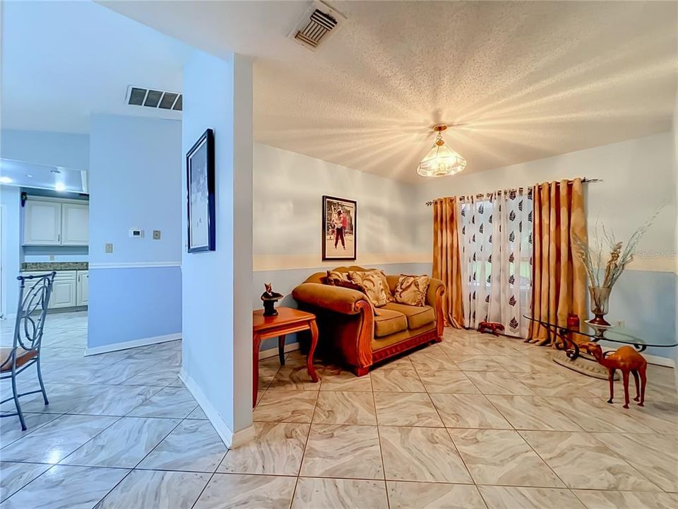 En Venta: $459,000 (4 camas, 2 baños, 1857 Pies cuadrados)