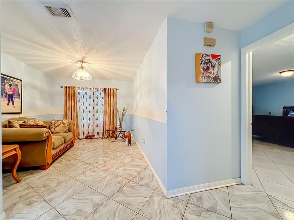 En Venta: $459,000 (4 camas, 2 baños, 1857 Pies cuadrados)