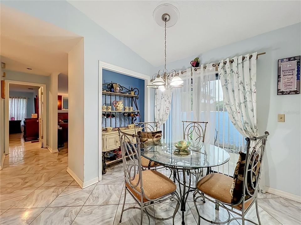 En Venta: $459,000 (4 camas, 2 baños, 1857 Pies cuadrados)