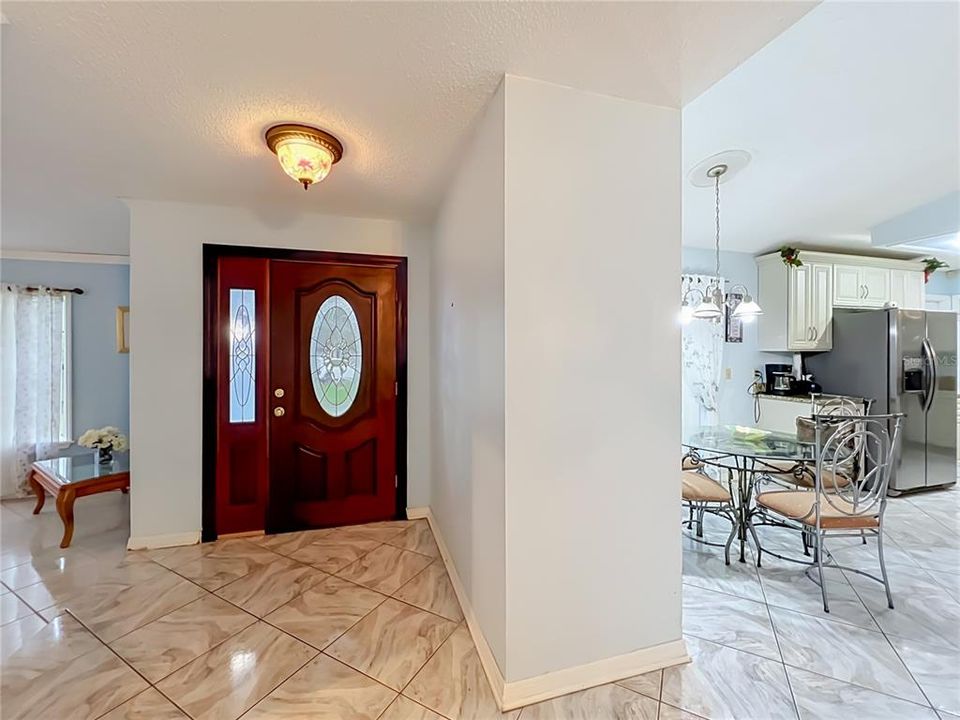 En Venta: $459,000 (4 camas, 2 baños, 1857 Pies cuadrados)