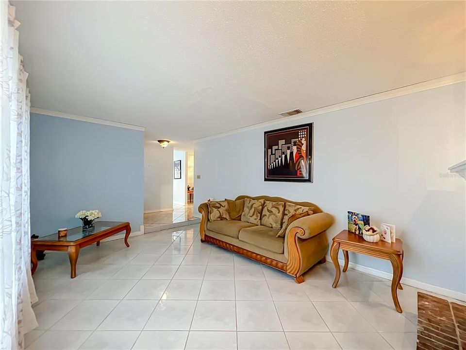 En Venta: $459,000 (4 camas, 2 baños, 1857 Pies cuadrados)