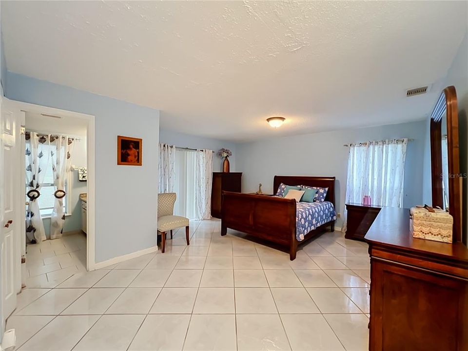En Venta: $459,000 (4 camas, 2 baños, 1857 Pies cuadrados)