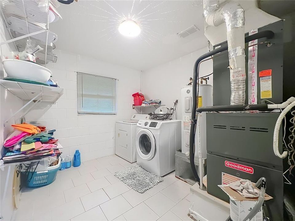 En Venta: $459,000 (4 camas, 2 baños, 1857 Pies cuadrados)