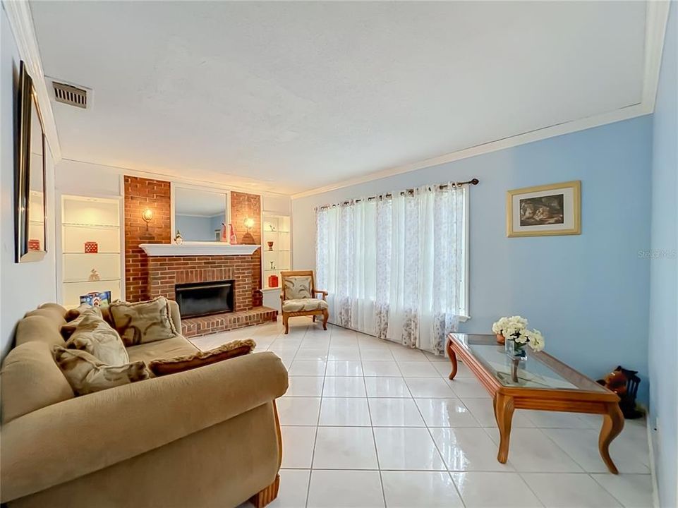 En Venta: $459,000 (4 camas, 2 baños, 1857 Pies cuadrados)