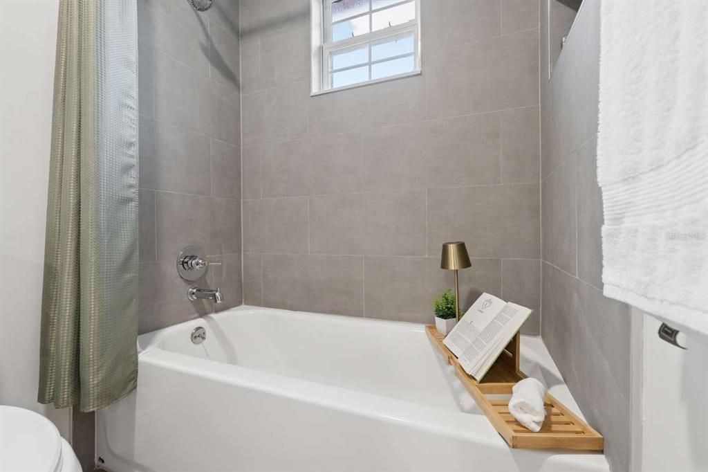 For Sale: $439,900 (2 beds, 1 baths, 1480 Square Feet)