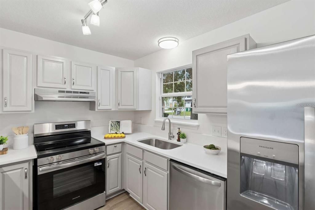 For Sale: $439,900 (2 beds, 1 baths, 1480 Square Feet)