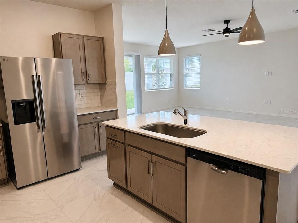 For Rent: $2,850 (4 beds, 3 baths, 2333 Square Feet)