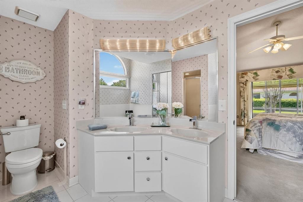 For Sale: $299,900 (3 beds, 2 baths, 1688 Square Feet)