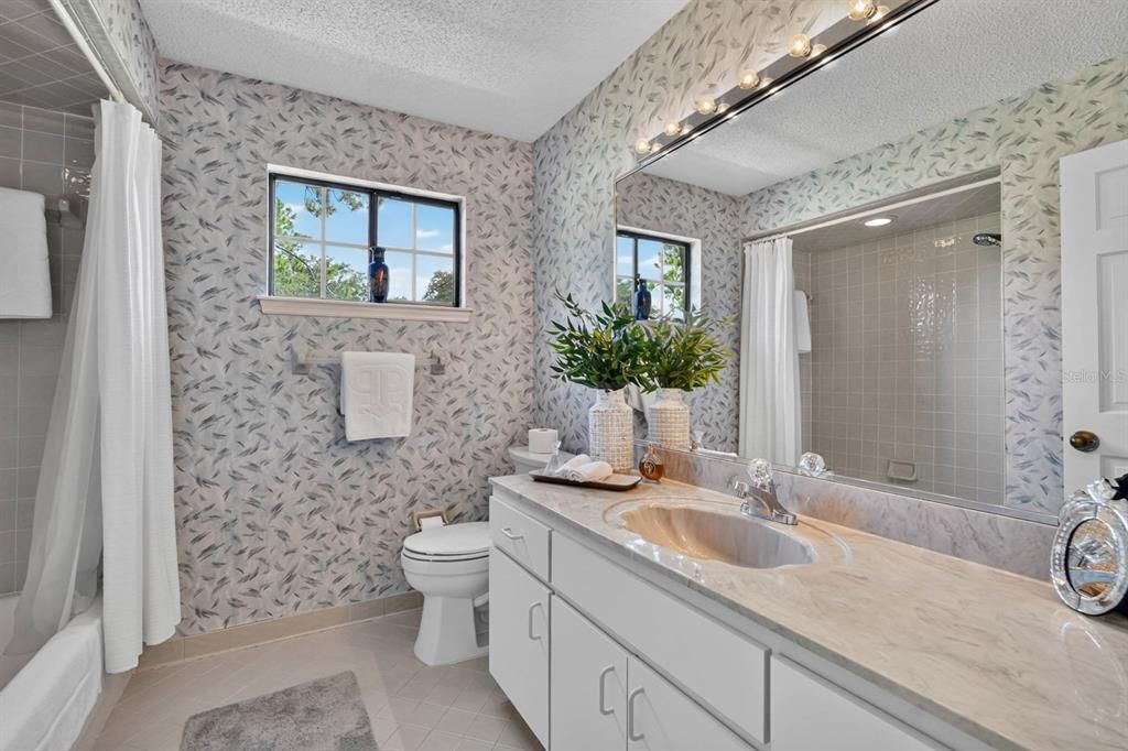 For Sale: $299,900 (3 beds, 2 baths, 1688 Square Feet)