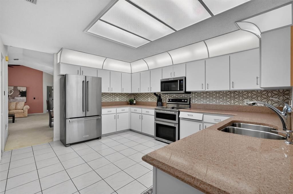 For Sale: $299,900 (3 beds, 2 baths, 1688 Square Feet)