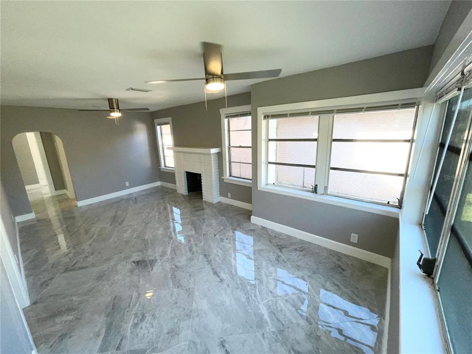 En Venta: $375,000 (4 camas, 1 baños, 1345 Pies cuadrados)