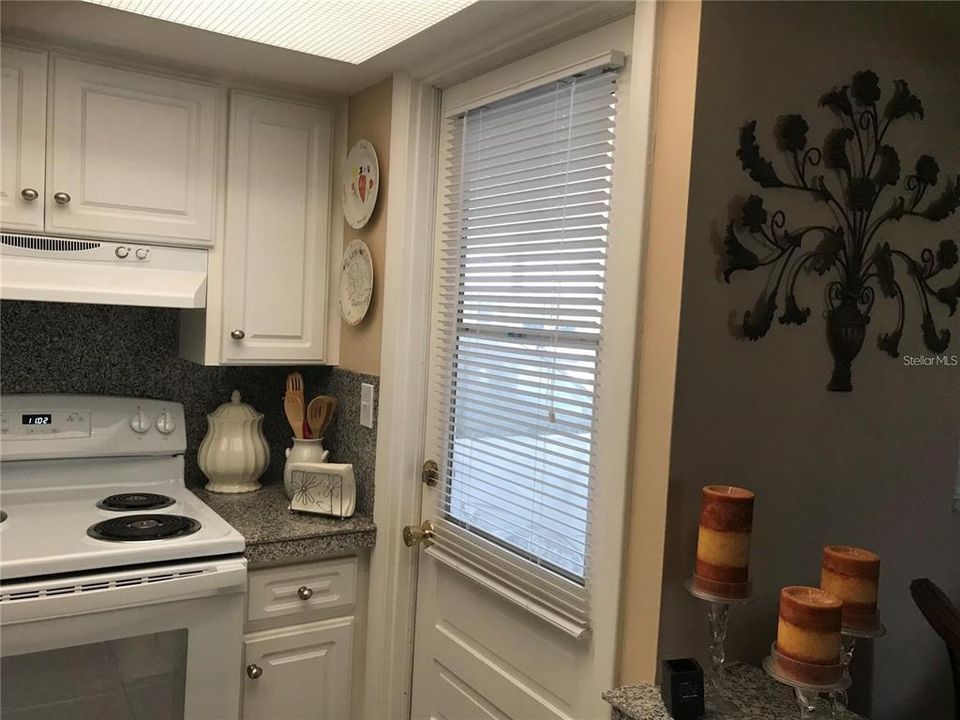 For Rent: $1,500 (2 beds, 1 baths, 865 Square Feet)