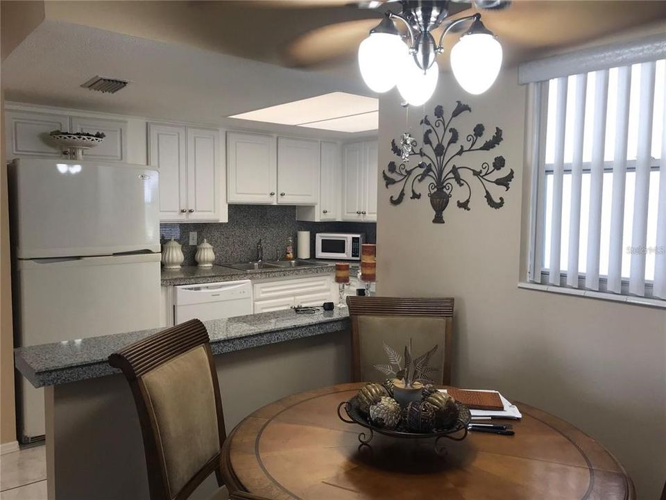 For Rent: $1,500 (2 beds, 1 baths, 865 Square Feet)