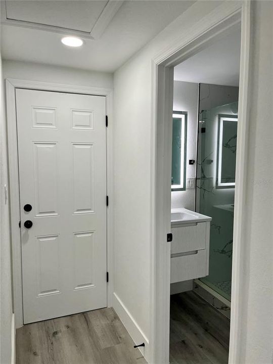 For Rent: $2,100 (2 beds, 1 baths, 1128 Square Feet)