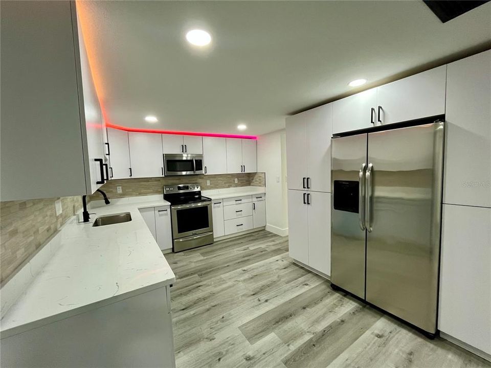 For Rent: $2,100 (2 beds, 1 baths, 1128 Square Feet)