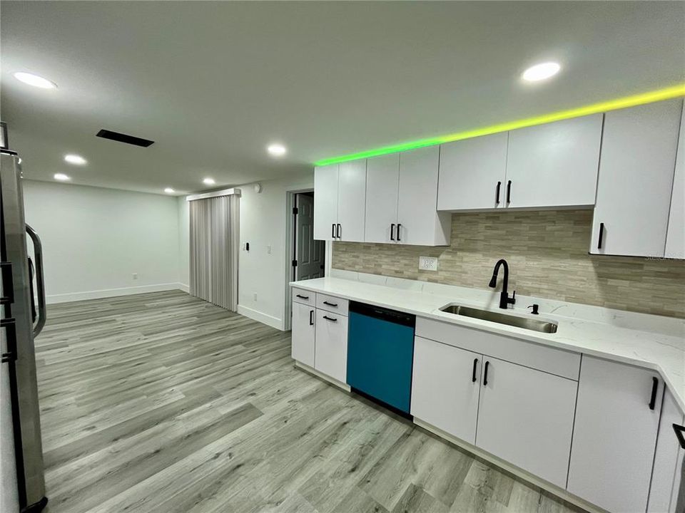 For Rent: $2,100 (2 beds, 1 baths, 1128 Square Feet)