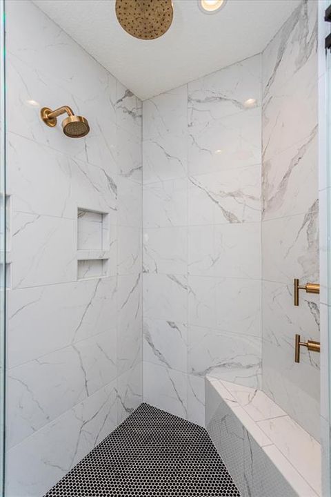 En Venta: $1,170,000 (5 camas, 4 baños, 4199 Pies cuadrados)