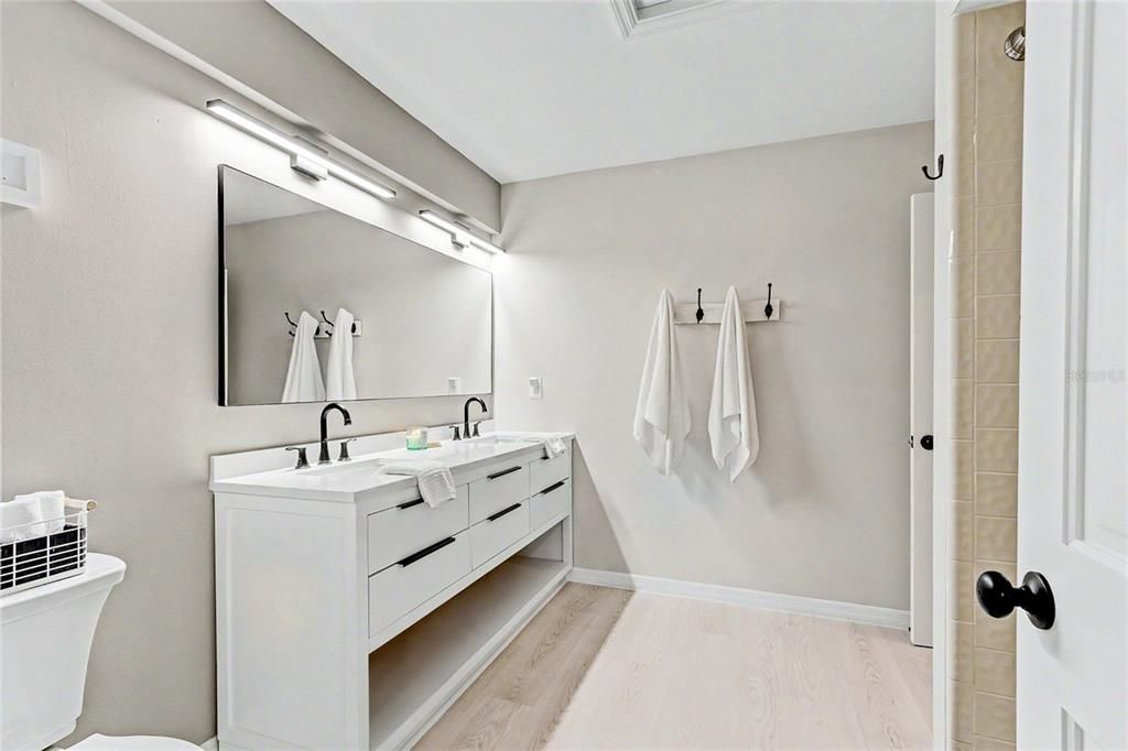 For Rent: $3,900 (4 beds, 2 baths, 2645 Square Feet)