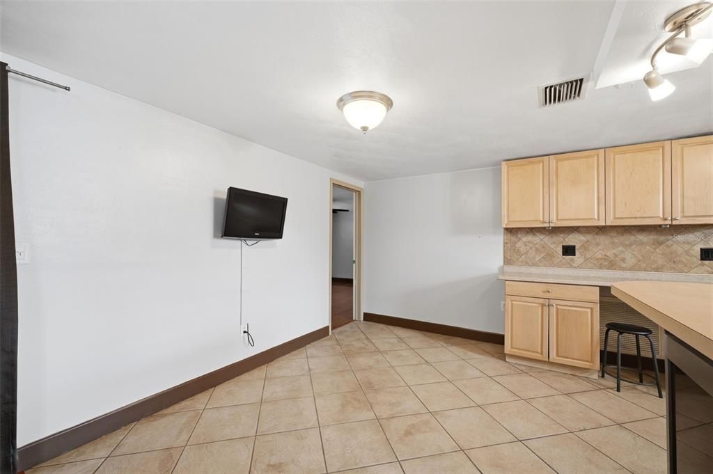 Activo con contrato: $230,000 (2 camas, 2 baños, 1108 Pies cuadrados)