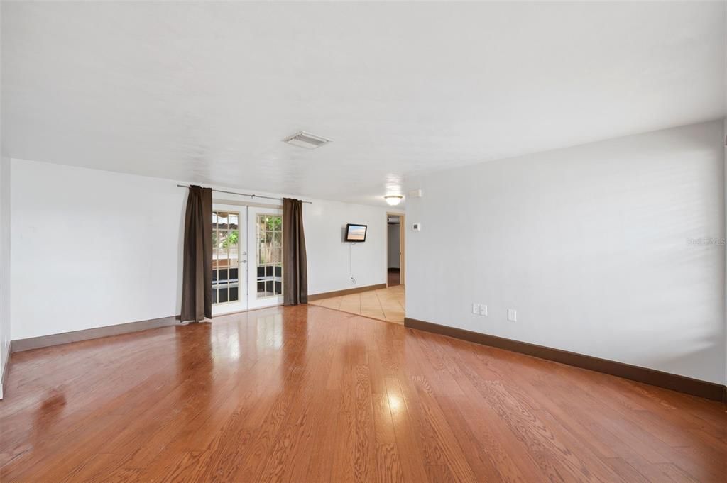 Activo con contrato: $230,000 (2 camas, 2 baños, 1108 Pies cuadrados)