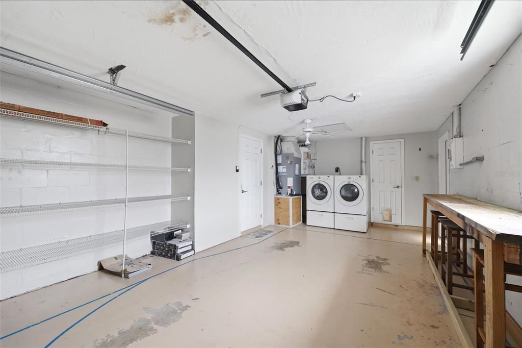 Activo con contrato: $230,000 (2 camas, 2 baños, 1108 Pies cuadrados)