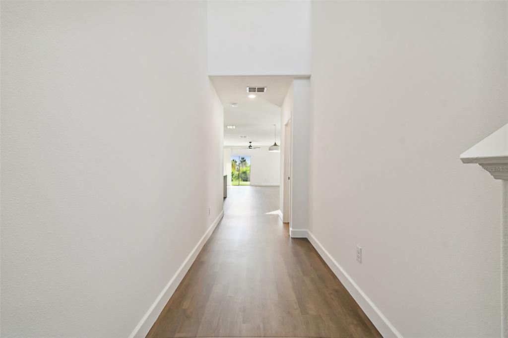 Activo con contrato: $2,800 (5 camas, 2 baños, 2415 Pies cuadrados)