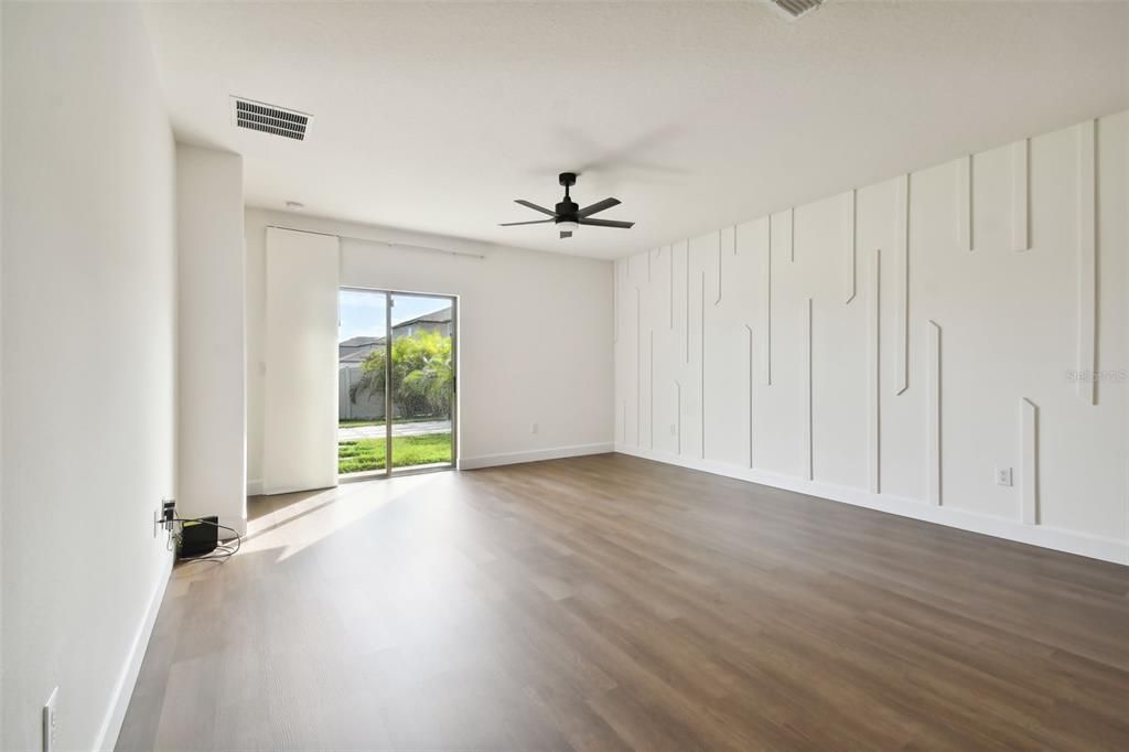 Activo con contrato: $2,800 (5 camas, 2 baños, 2415 Pies cuadrados)