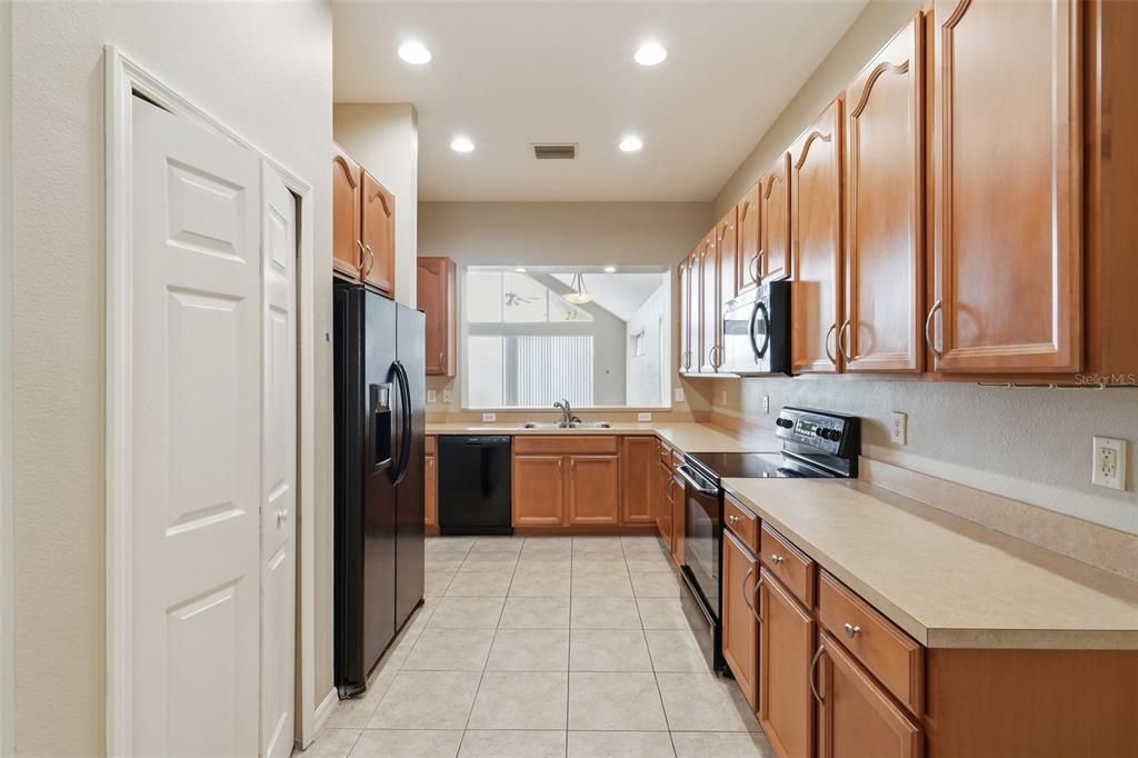 En Venta: $389,900 (3 camas, 2 baños, 2341 Pies cuadrados)