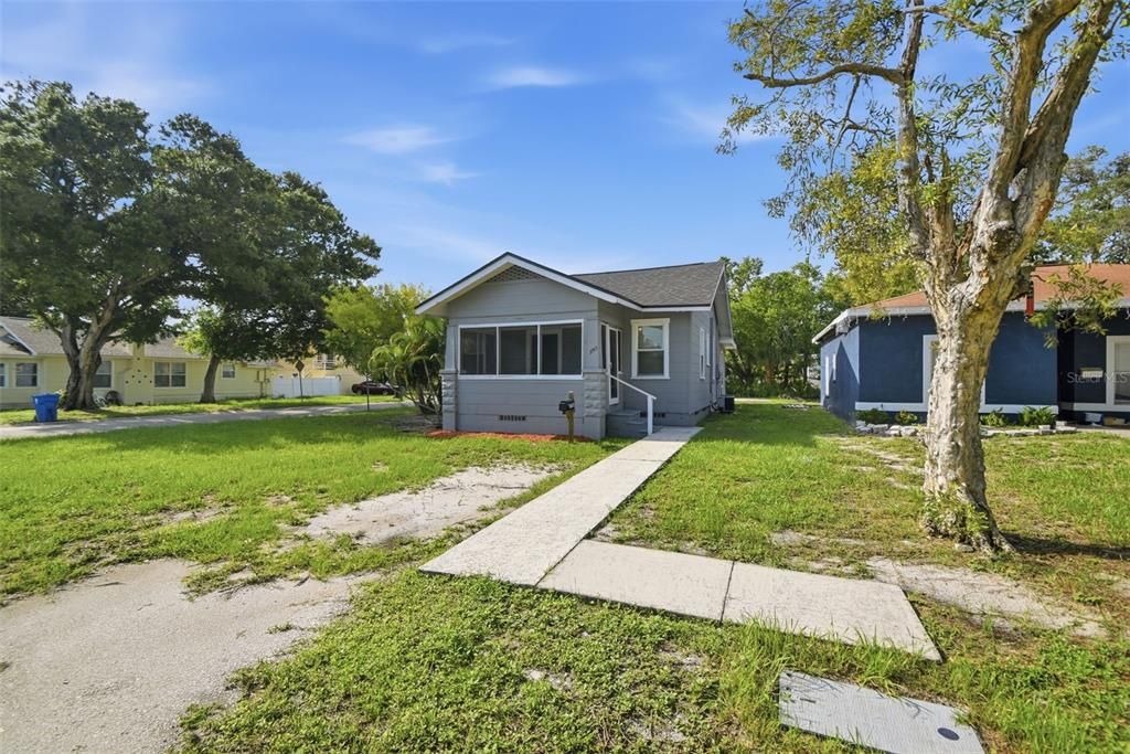 For Sale: $265,000 (3 beds, 1 baths, 1106 Square Feet)