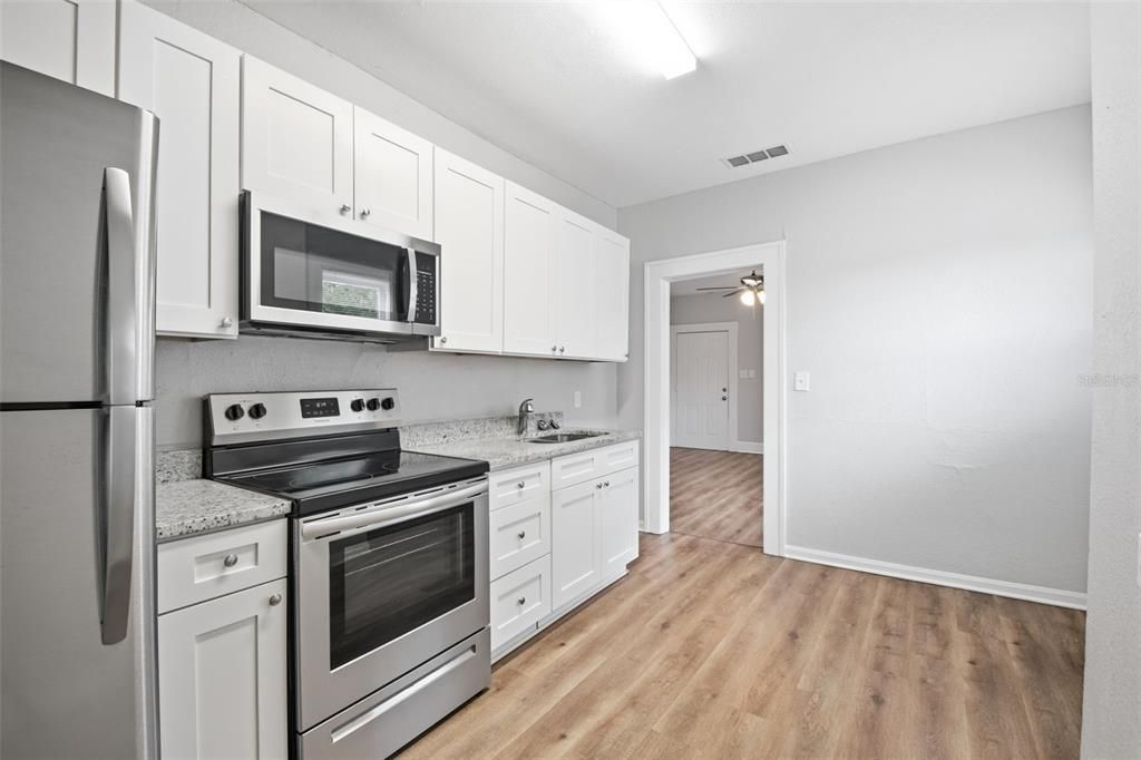 For Sale: $265,000 (3 beds, 1 baths, 1106 Square Feet)