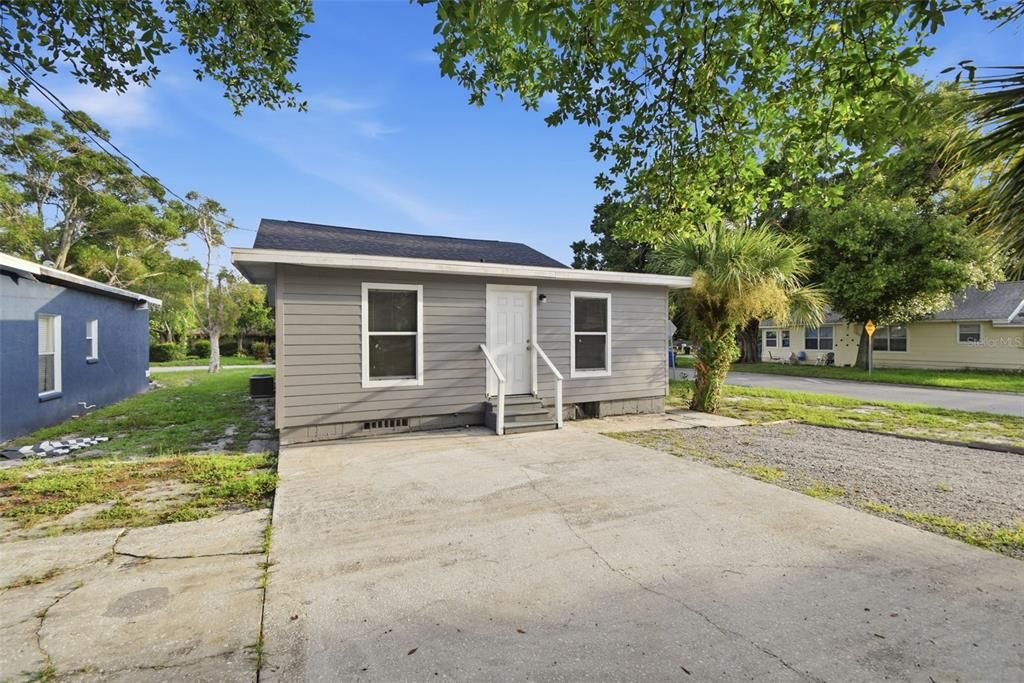 For Sale: $265,000 (3 beds, 1 baths, 1106 Square Feet)