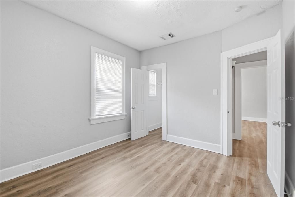 For Sale: $265,000 (3 beds, 1 baths, 1106 Square Feet)