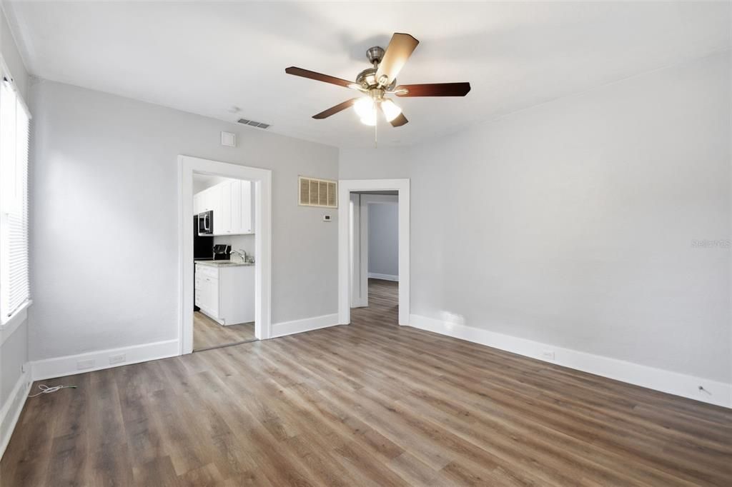 For Sale: $265,000 (3 beds, 1 baths, 1106 Square Feet)