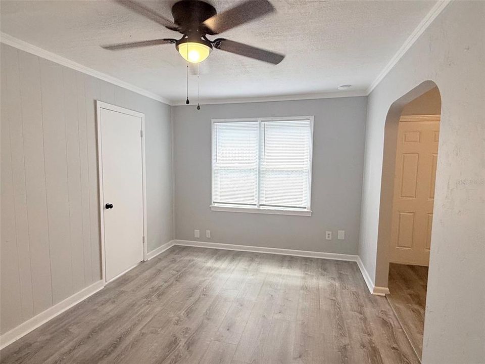 Active With Contract: $1,375 (1 beds, 1 baths, 558 Square Feet)