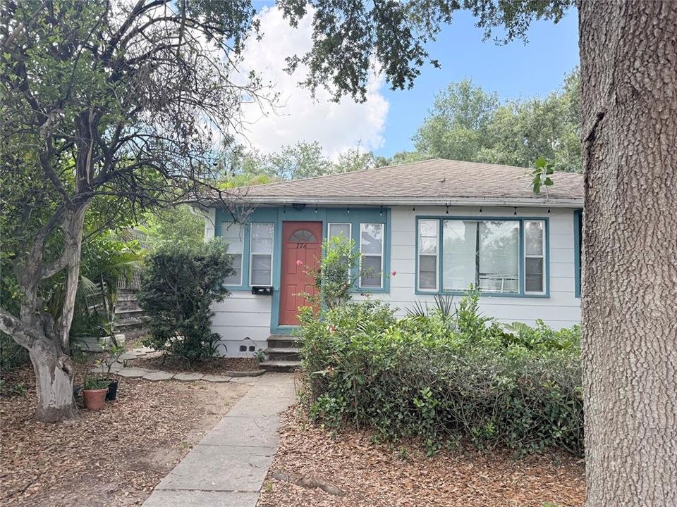 Active With Contract: $1,375 (1 beds, 1 baths, 558 Square Feet)