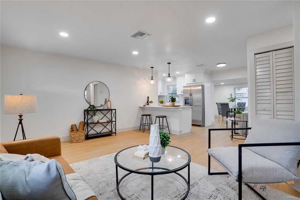 Activo con contrato: $359,000 (2 camas, 1 baños, 1145 Pies cuadrados)