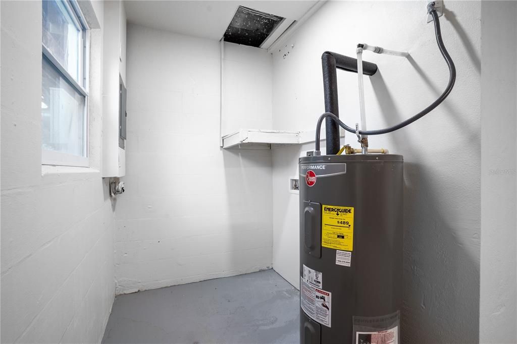Activo con contrato: $359,000 (2 camas, 1 baños, 1145 Pies cuadrados)