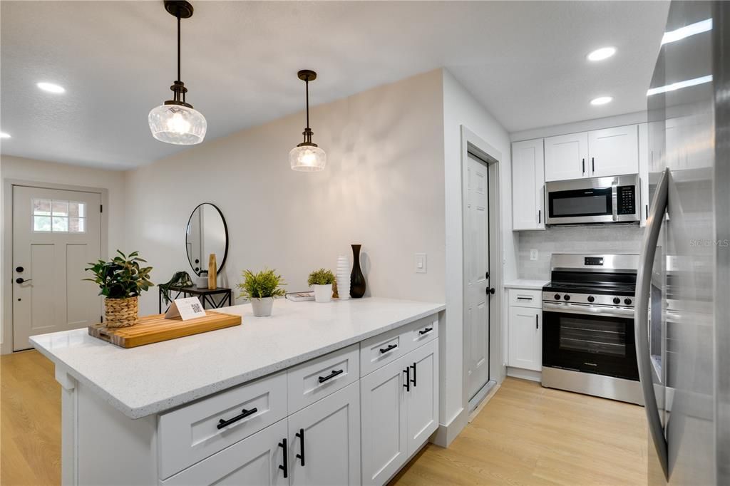Activo con contrato: $359,000 (2 camas, 1 baños, 1145 Pies cuadrados)