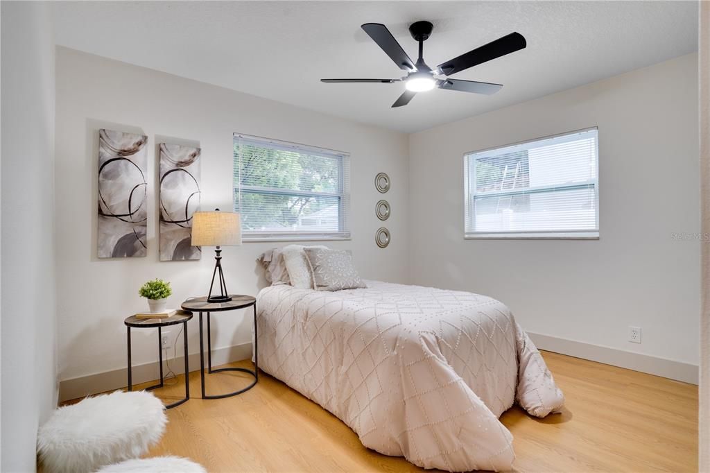 Activo con contrato: $359,000 (2 camas, 1 baños, 1145 Pies cuadrados)