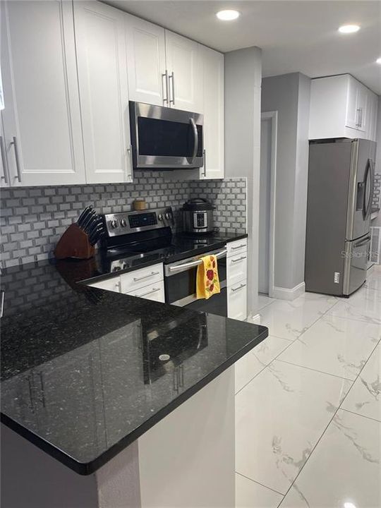 En Venta: $475,000 (4 camas, 2 baños, 1950 Pies cuadrados)