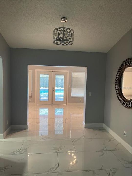 En Venta: $475,000 (4 camas, 2 baños, 1950 Pies cuadrados)