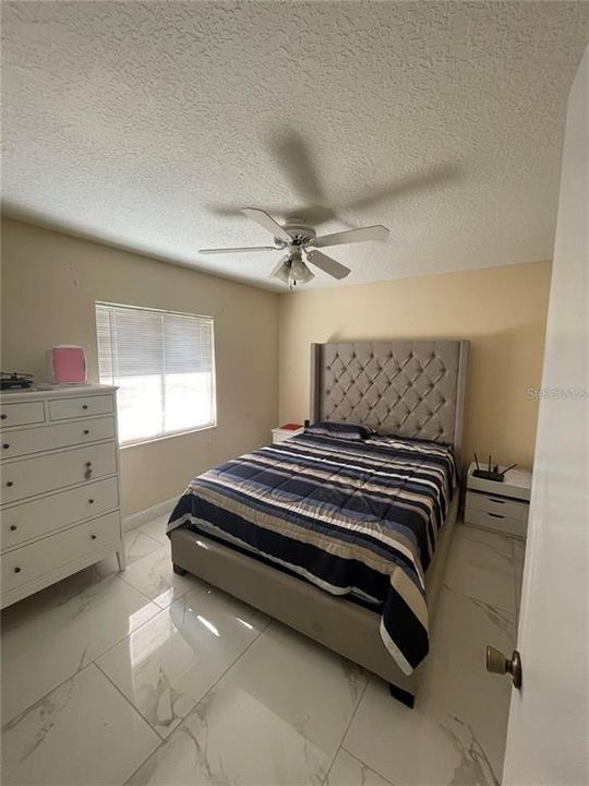 En Venta: $475,000 (4 camas, 2 baños, 1950 Pies cuadrados)