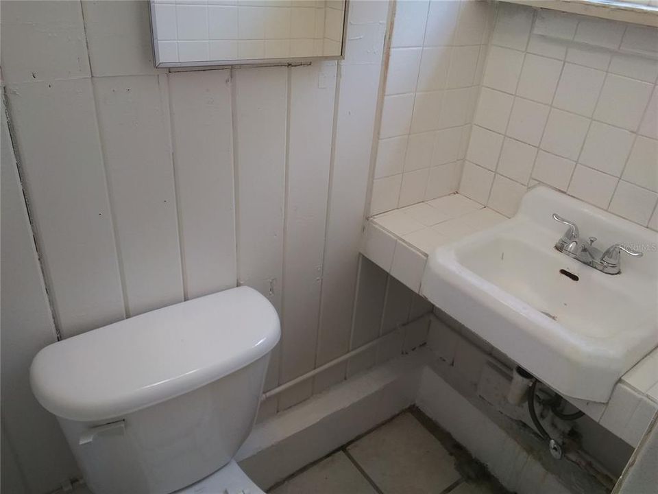 For Rent: $995 (0 beds, 1 baths, 432 Square Feet)
