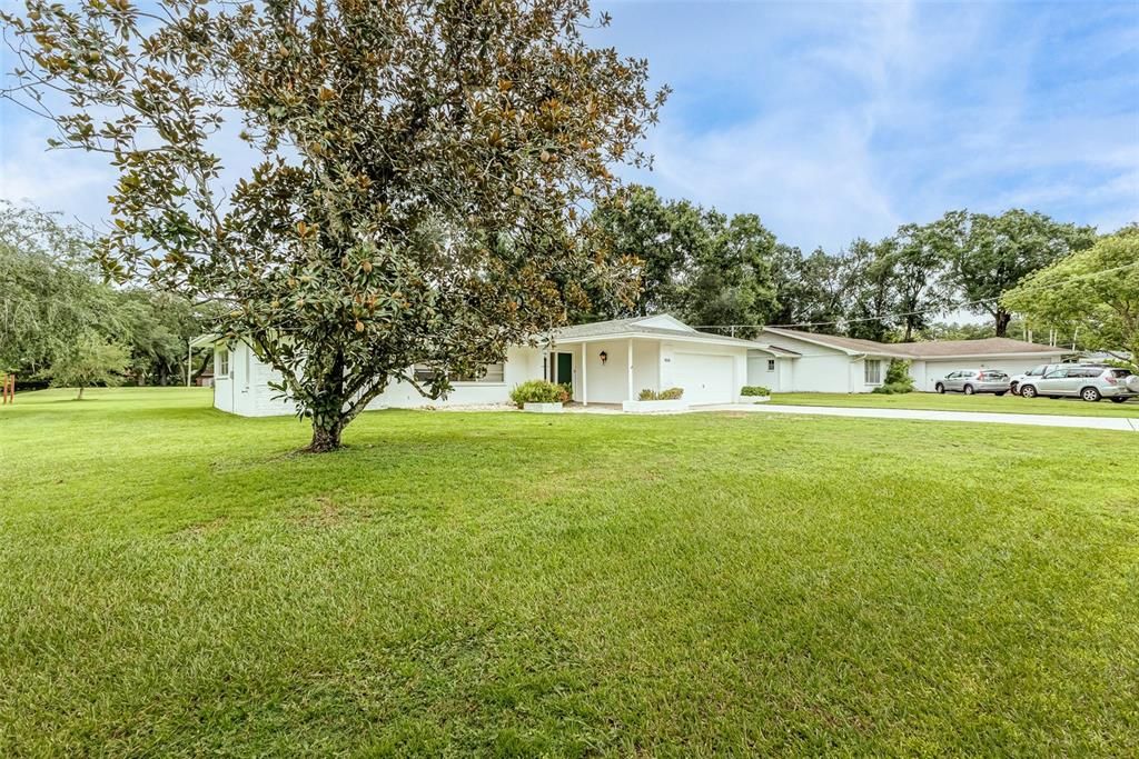 На продажу: $425,000 (0.29 acres)