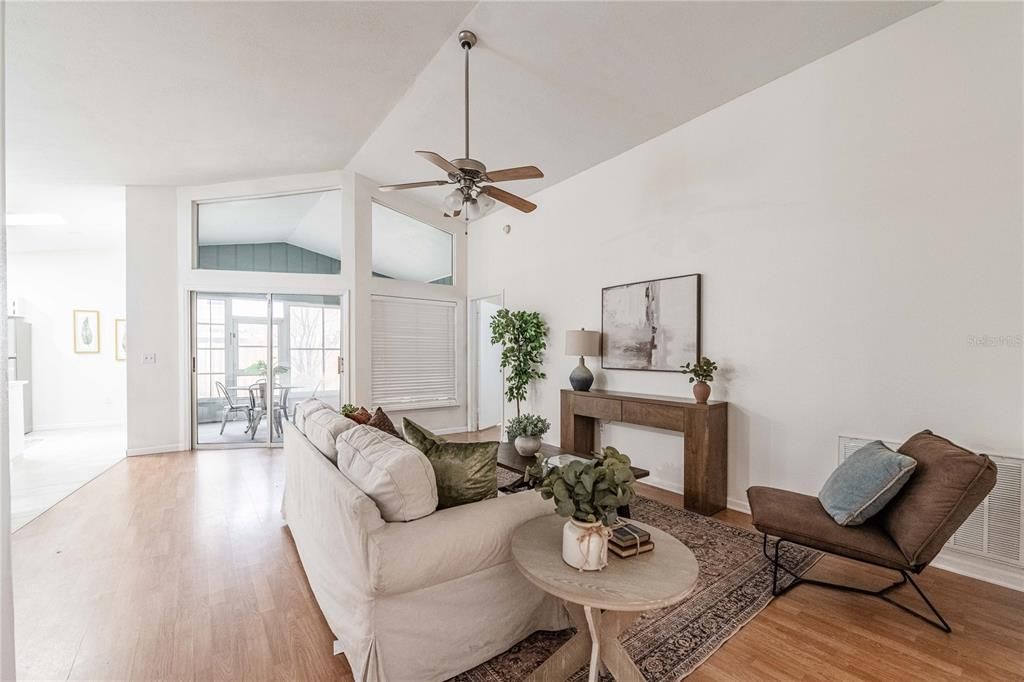 En Venta: $297,000 (3 camas, 2 baños, 1438 Pies cuadrados)