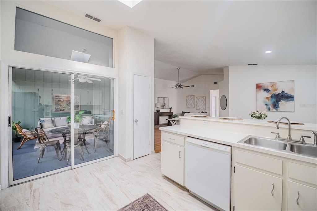 En Venta: $297,000 (3 camas, 2 baños, 1438 Pies cuadrados)