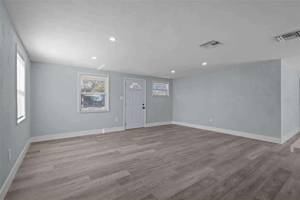 For Rent: $2,250 (3 beds, 1 baths, 1344 Square Feet)