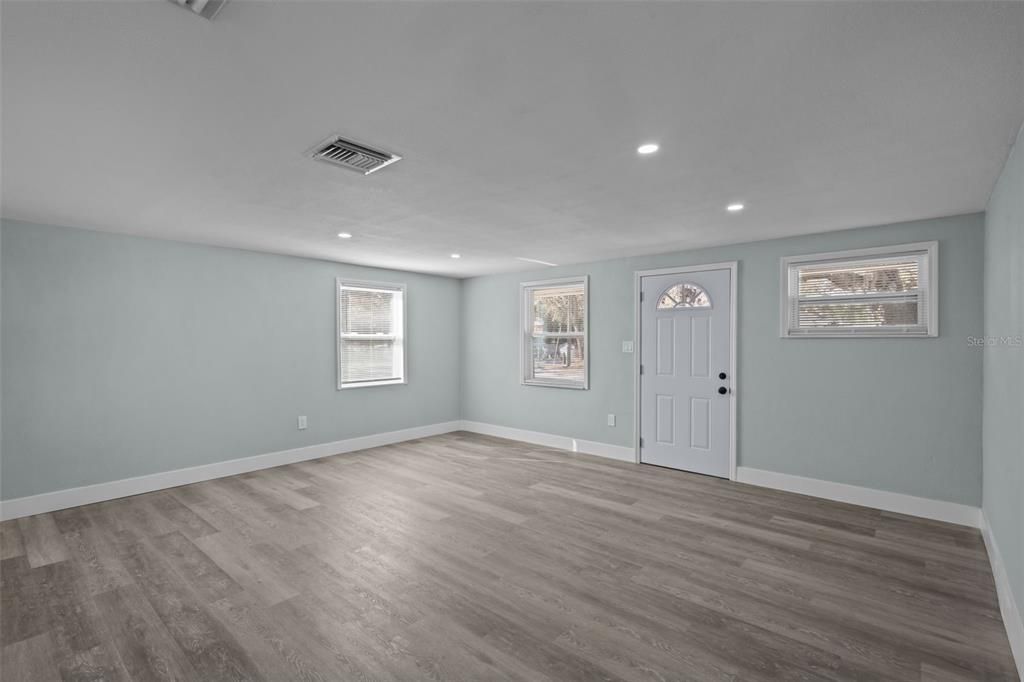 For Rent: $2,250 (3 beds, 1 baths, 1344 Square Feet)